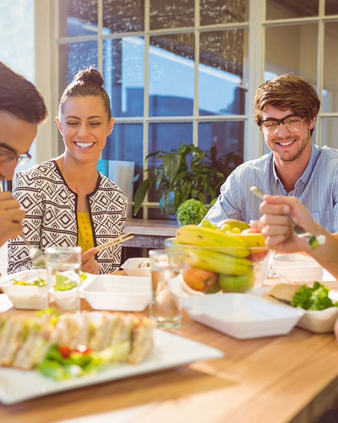Young,Business,People,Having,Lunch,Together Kantinedrift